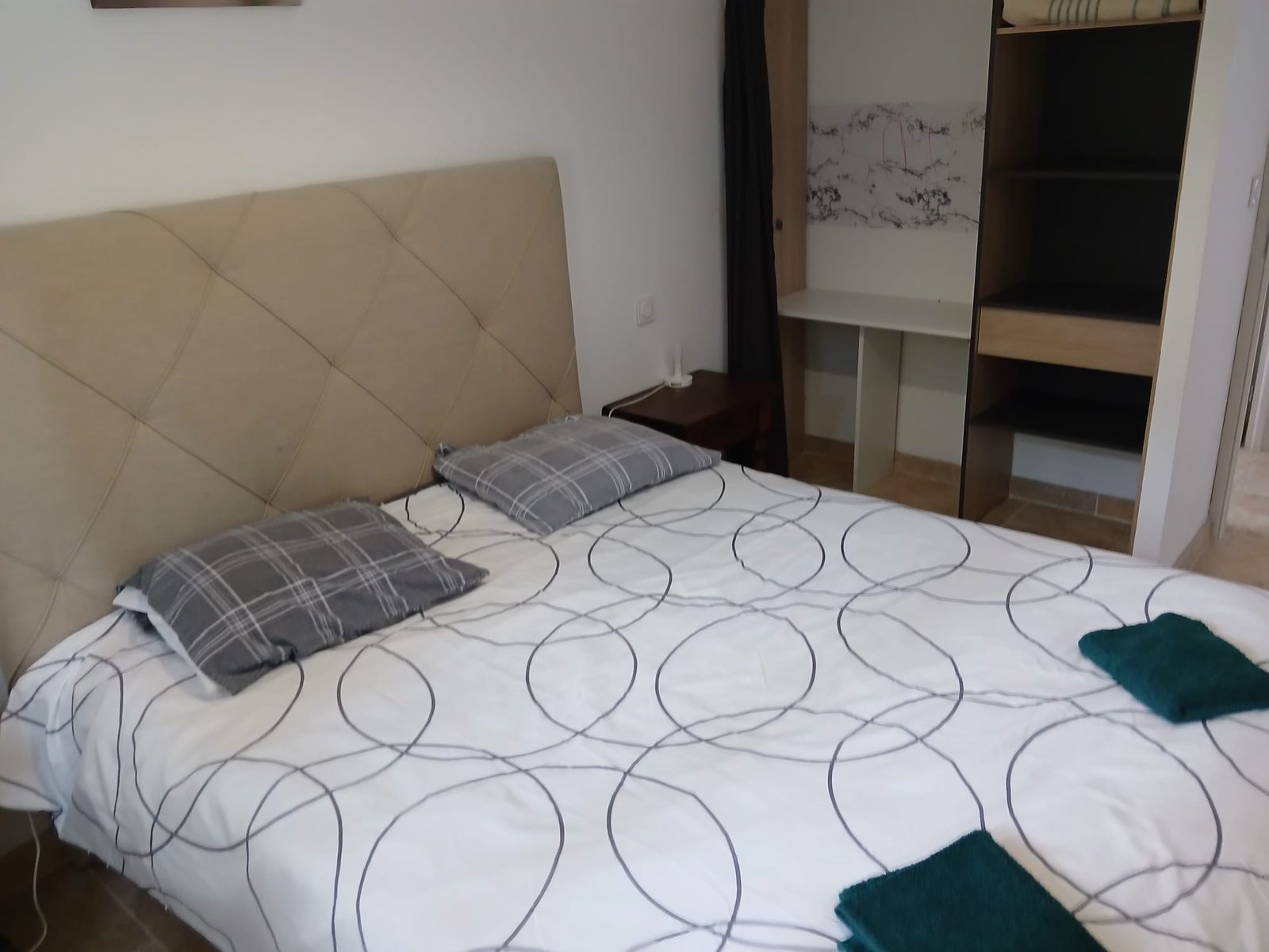 Chambre avec lit double 160 cm, maison d'hôtes La Maison Calme en Lozère