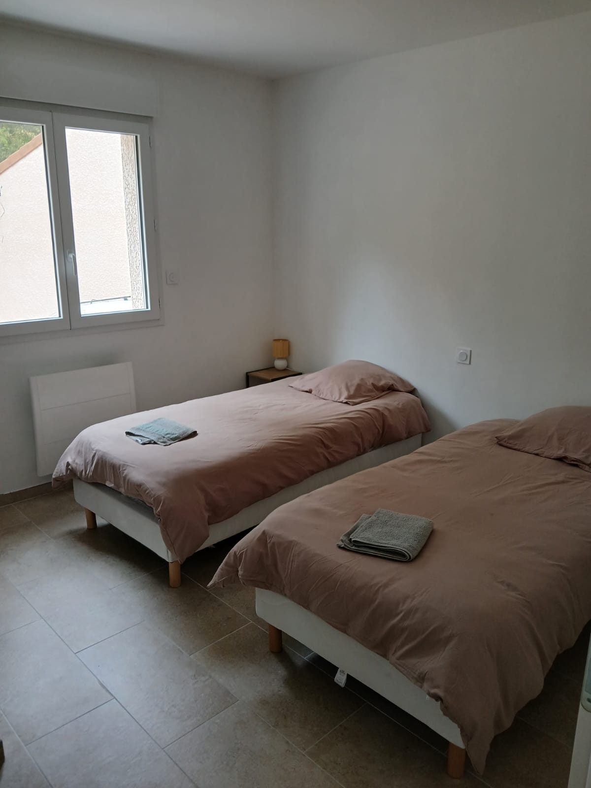 Chambre à deux lits jumeaux, La Maison Calme, La Bastide-Puylaurent (Lozère)