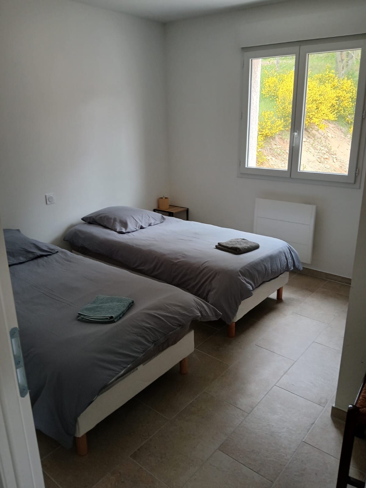 Chambre à deux lits jumeaux, La Maison Calme, La Bastide-Puylaurent (Lozère)
