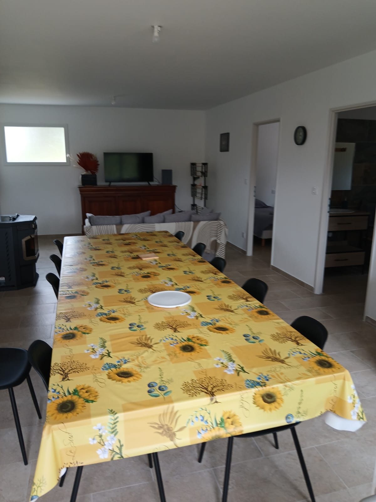 Salle à manger et grande table d'hôtes, La Maison Calme à La Bastide-Puylaurent