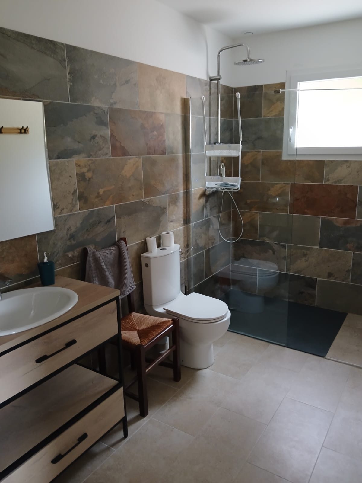 Salle de bain partagée avec douche à l'italienne, La Maison Calme