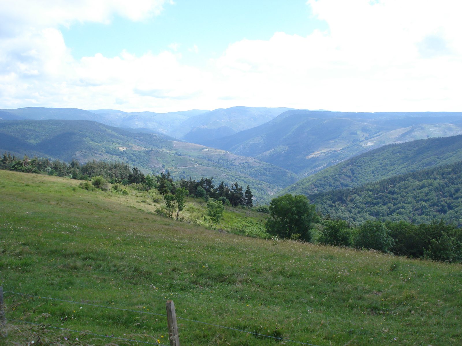 Sentiers de randonnée et Voie Régordane autour de La Bastide-Puylaurent
